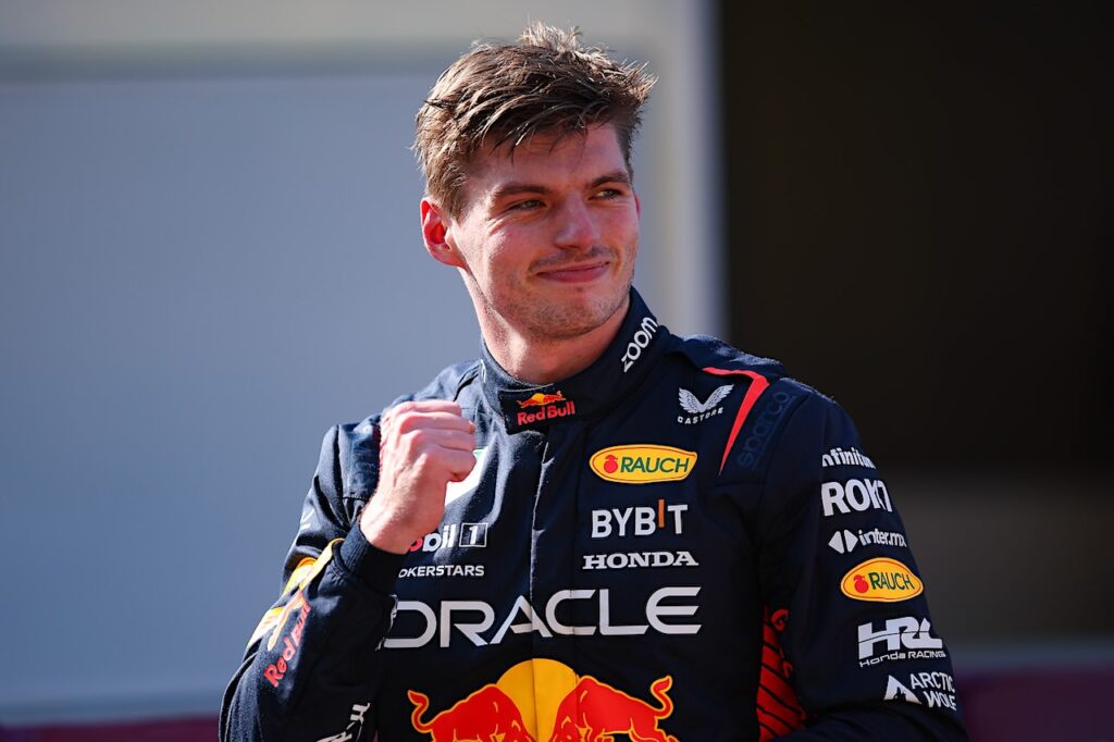 Max Verstappen pakt pole position in Engeland