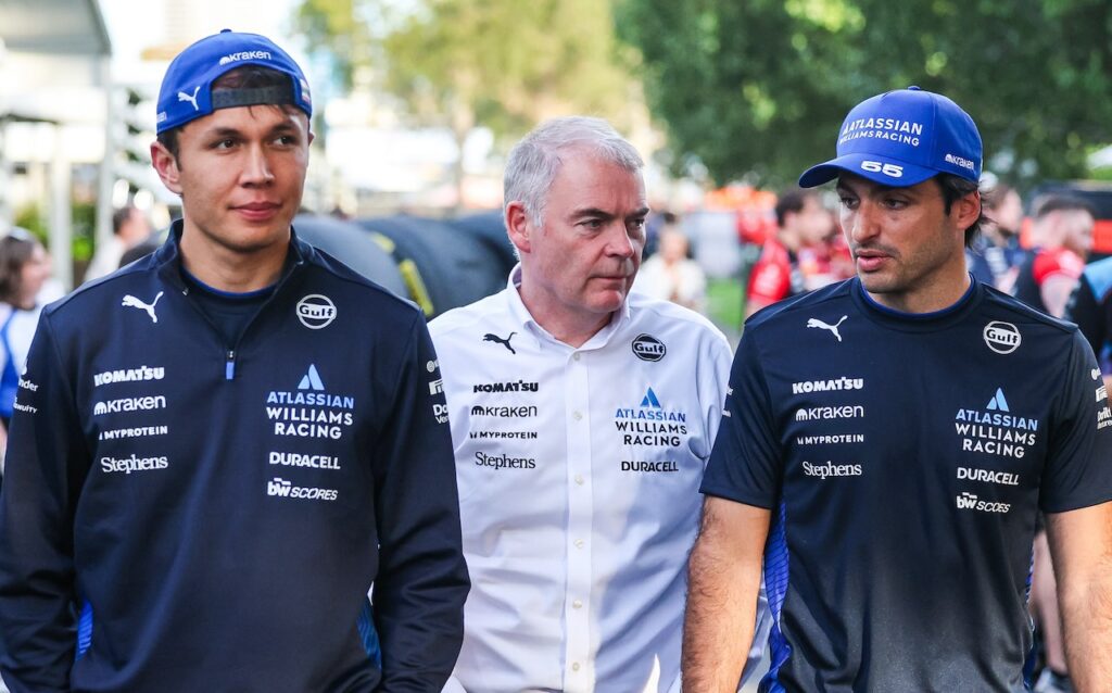 Alex Albon kan het niet geloven wat Carlos Sainz hem vertelde vóór de Grand Prix van Monaco