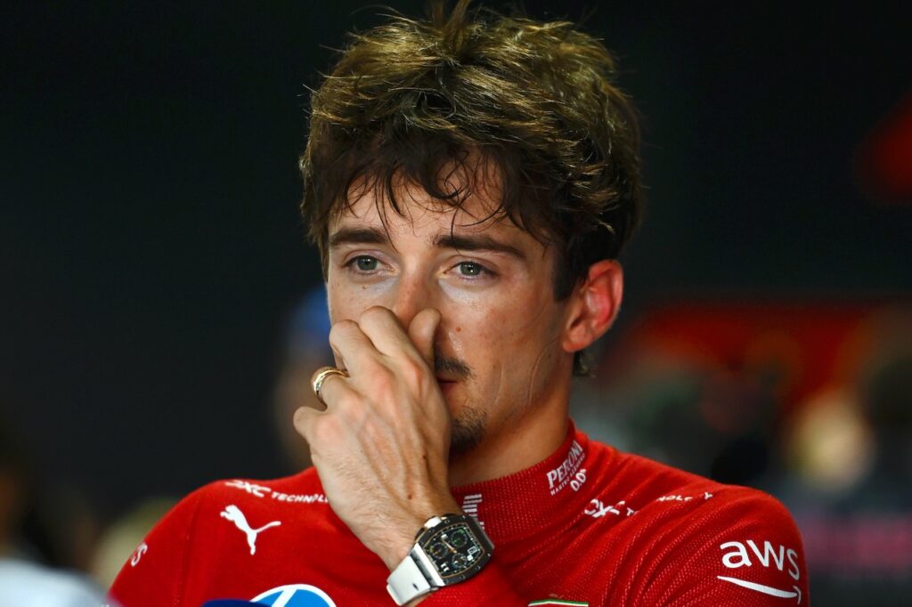 Charles Leclerc heeft genoeg van Ferrari, ook Lewis Hamilton flink over de zeik