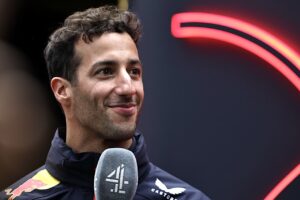 Daniel Ricciardo viert zijn comeback in de cockpit