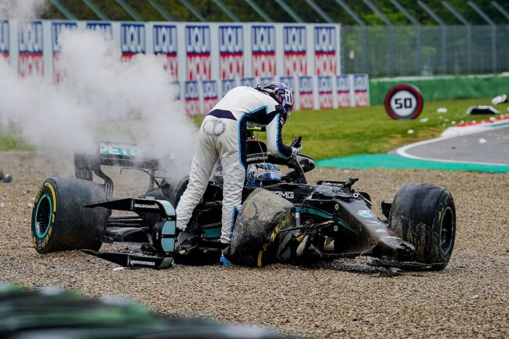 George Russell sloeg een coureur na crash in Imola: ‘Ik verloor het gewoon’