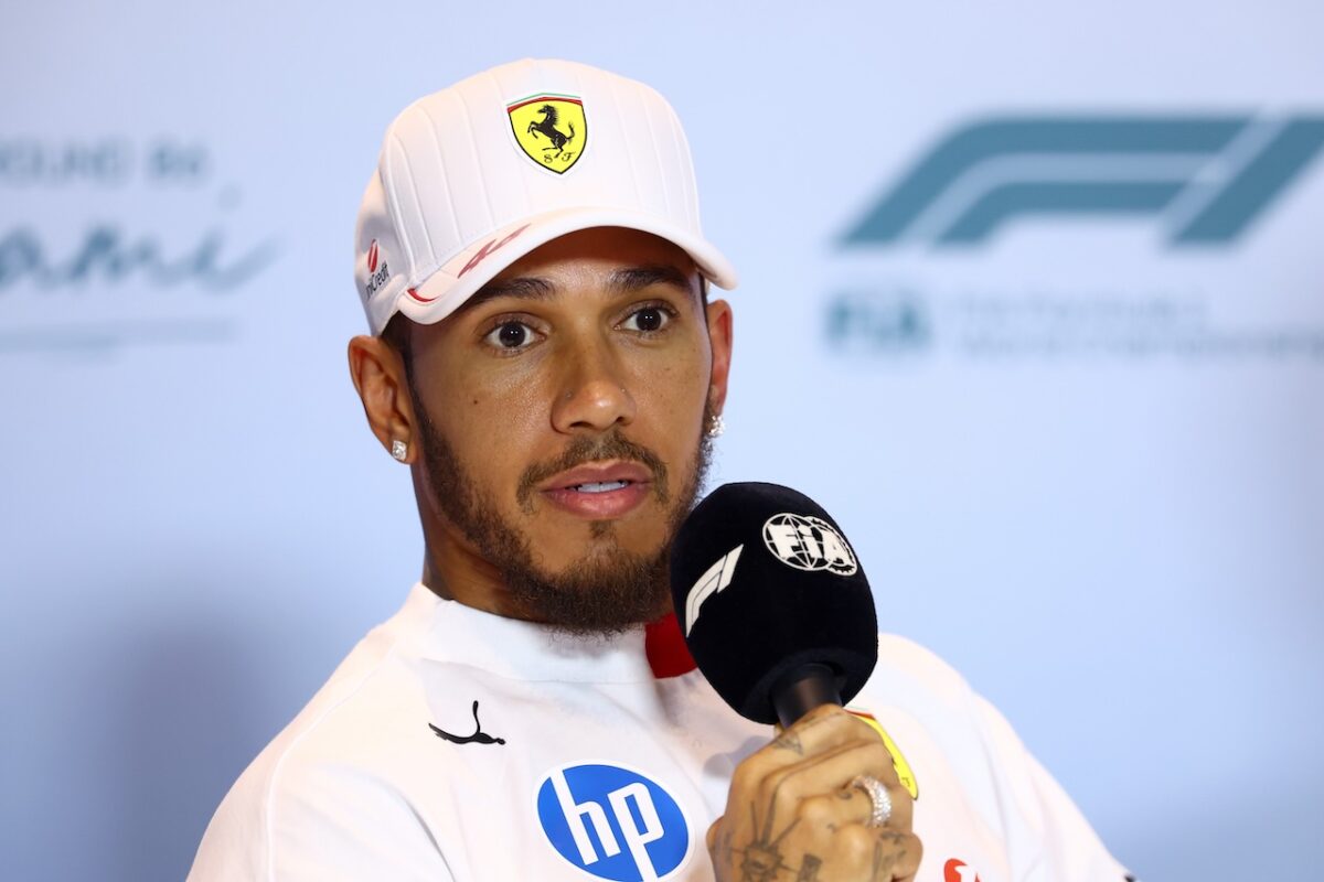 Lewis Hamilton bekritiseert verwarrend radiobericht van Ferrari tijdens de Grand Prix van Miami