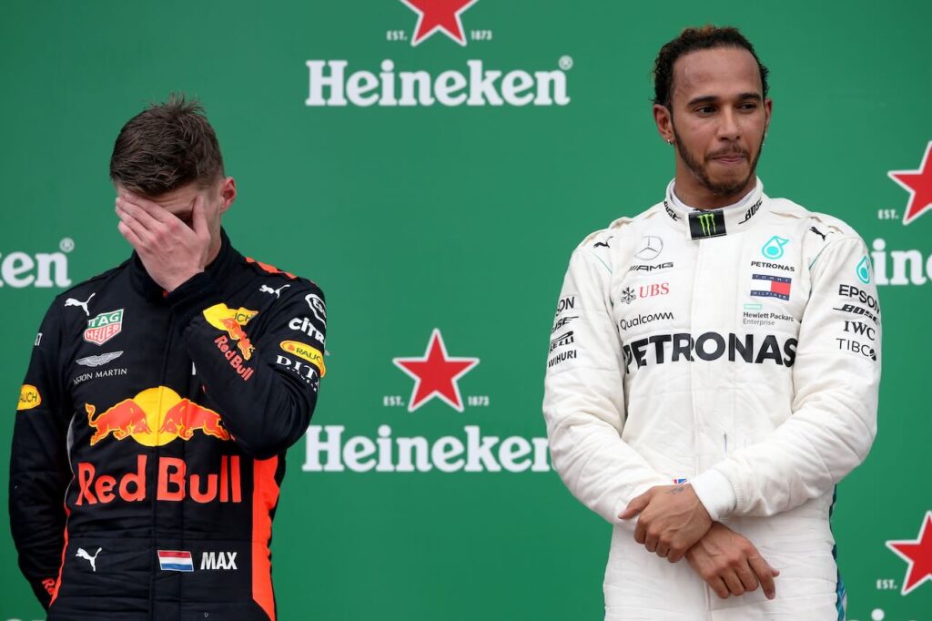F1-kampioen laat bom vallen: Lewis Hamilton is onterecht kampioen geworden