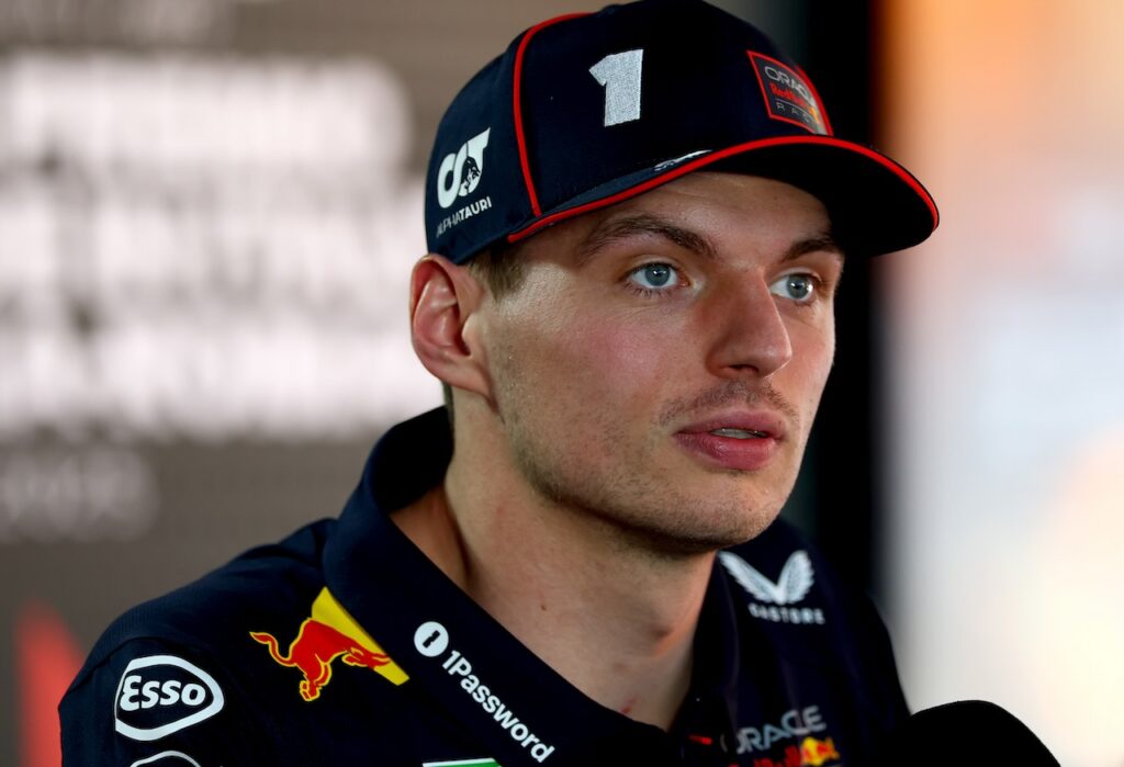 Max Verstappen onthult waarom hij onder de naam ‘Franz Hermann’ het ronderecord op de Nordschleife probeerde te breken