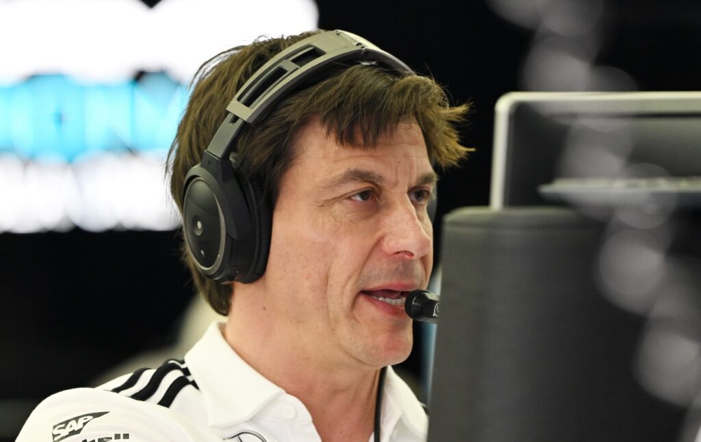 Mercedes stuurt bizarre dreiging na erbarmelijke F1-kwalificatie