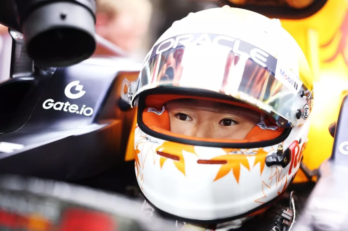 Yuki Tsunoda verbaasd over bevel om terug te vallen in het veld nadat Max Verstappen werd bestraft
