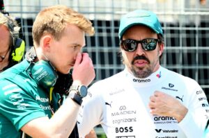 Interne crisis bij Aston Martin? Boordradio van Fernando Alonso blootgelegd