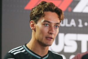 ‘F1-coureur wordt ontslagen en vervangen door George Russell’