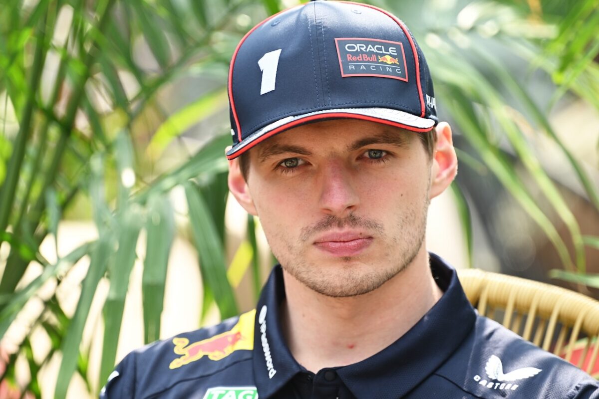 ‘Wat had ik moeten doen?’: Tv-presentator gedwongen om interview met Verstappen te beëindigen na bizarre vraag