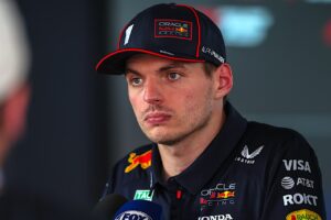 Aartsrivaal Max Verstappen wil dat hij geschorst wordt