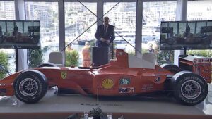 Michael Schumacher ‘duikt op’ in Monaco en zet meteen een record neer