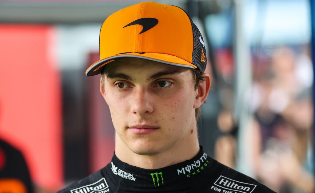 F1-kampioen geeft Oscar Piastri de schuld van ‘vuile’ rol in McLaren-crash