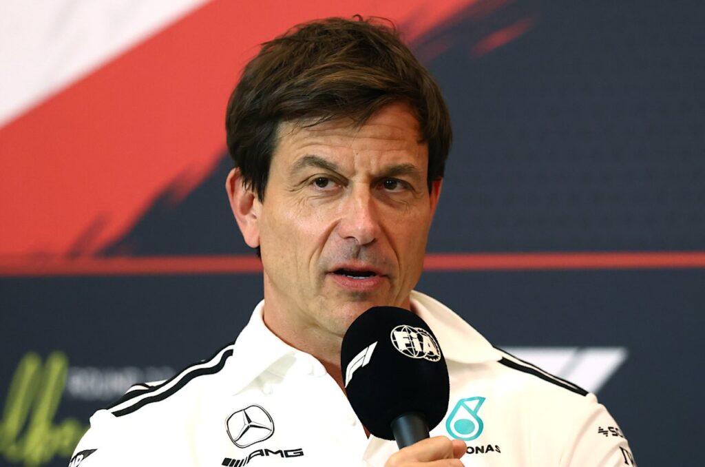 Toto Wolff reageert plotseling op het binnenhalen van Max Verstappen