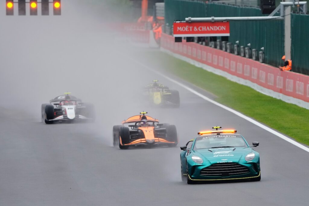 FIA grijpt in en pakt Belgische overwinning van McLaren af