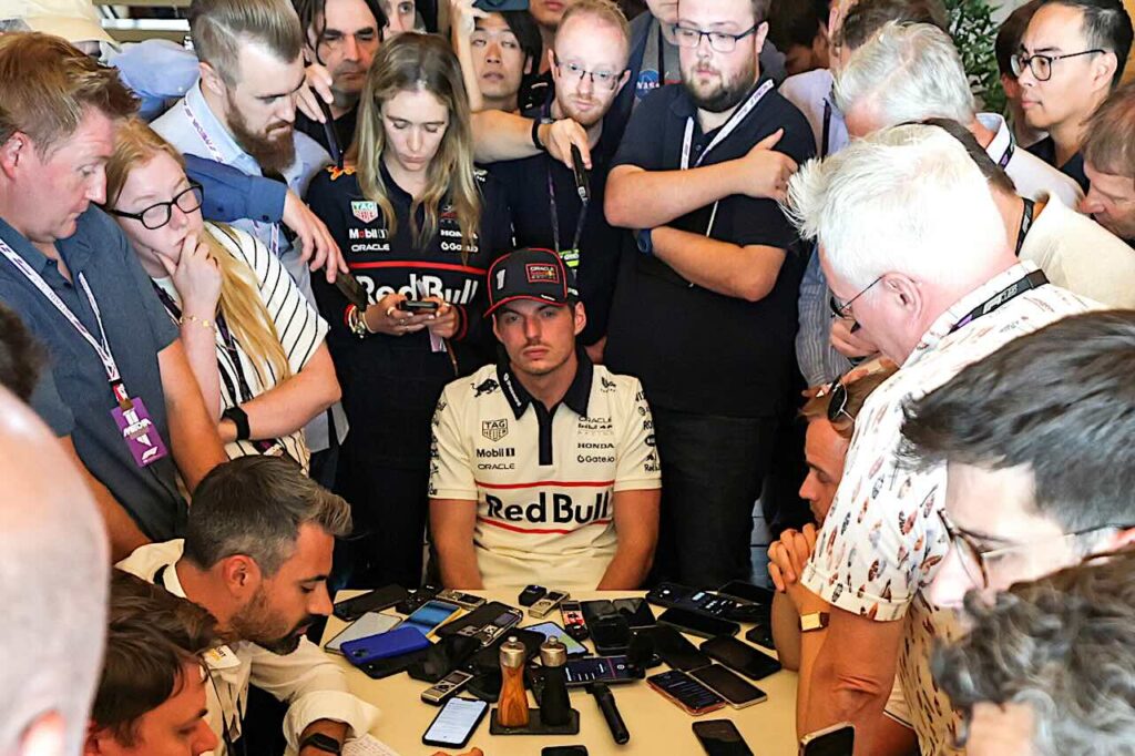 Max Verstappen reageert nu zelf op de Mercedes-geruchten met helder antwoord