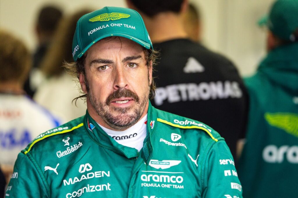 Fernando Alonso wordt plotseling vervangen bij Aston Martin