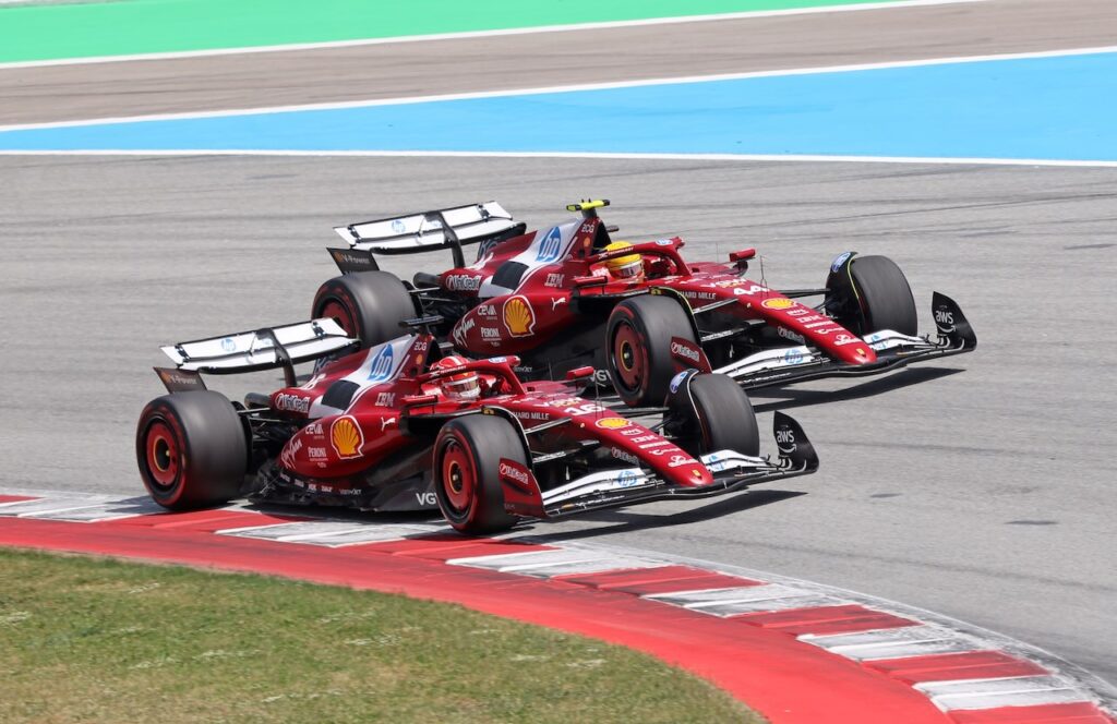 De problemen van Hamilton en Leclerc: er gebeurt iets vreemds bij Ferrari
