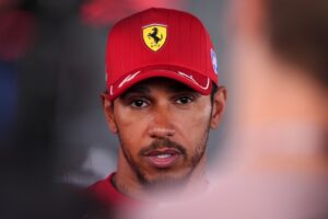 Lewis Hamilton reageert op crash en Max Verstappen verrast fans in Zandvoort