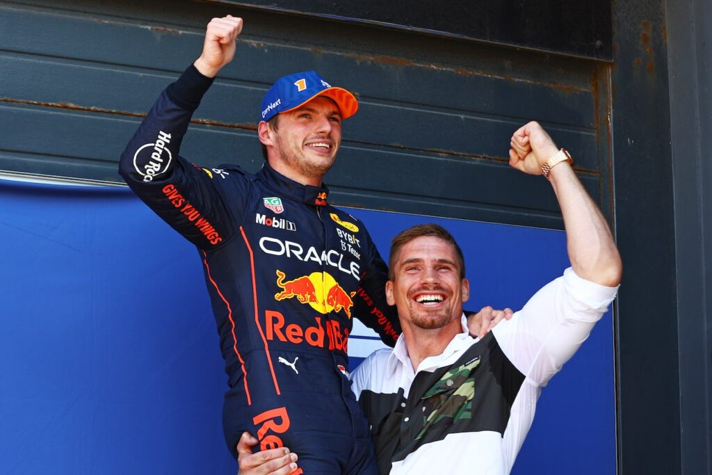 Max Verstappen wordt toegezongen in bomvolle Ziggo Dome