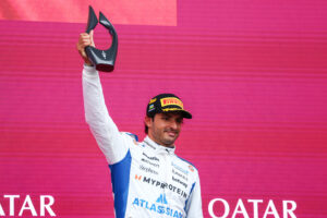 Carlos Sainz uitgeroepen tot winnaar in Bakoe