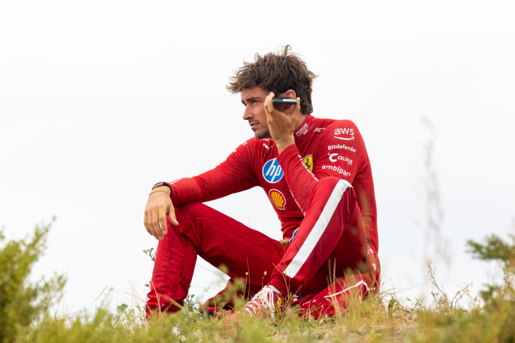 Zo vond Charles Leclerc een telefoon langs de baan na uitvalbeurt in Zandvoort