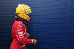F1-coureur levert brute afstraffing aan ‘verwende jongen’ Lewis Hamilton