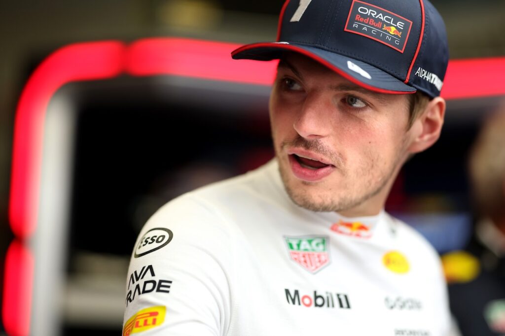 Max Verstappen troeft iedereen af en zet zijn Red Bull op pole in Italië