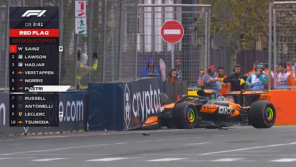 Oscar Piastri crasht in Bakoe en is zwaar de pineut, Verstappen doet het onmogelijke