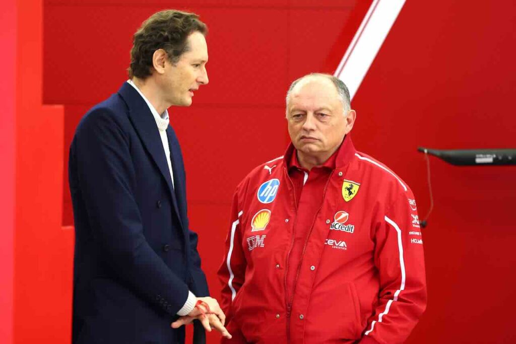Elkann zweert Ferrari’s F1-glorie te herstellen: ‘Dit raakt me persoonlijk’