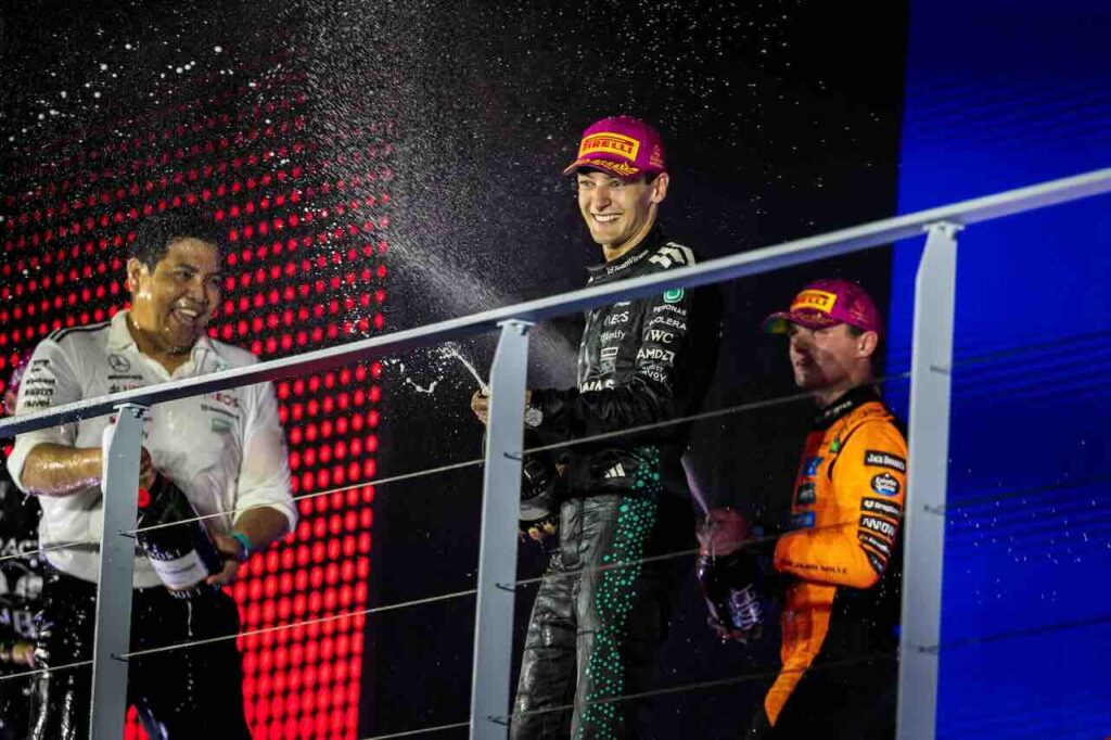 CEO biedt excuses aan na ‘champagnedouche’ tijdens de GP van Singapore: ‘Had ik niet mogen doen’