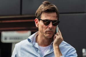 Toto Wolff bemoeit zich ineens de strijd om het kampioenschap en richt zich tot Max Verstappen