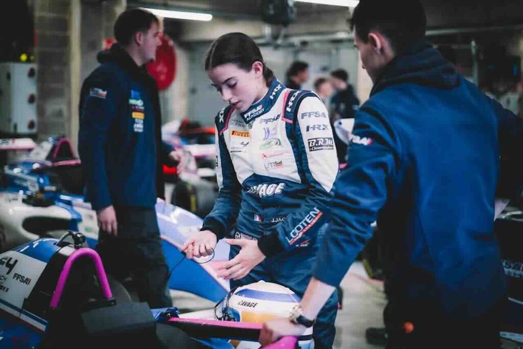 Williams biedt vrouwelijke coureur contract aan