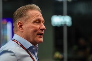 Jos Verstappen heeft zijn aanpak met Mekies volledig veranderd in vergelijking met Horner