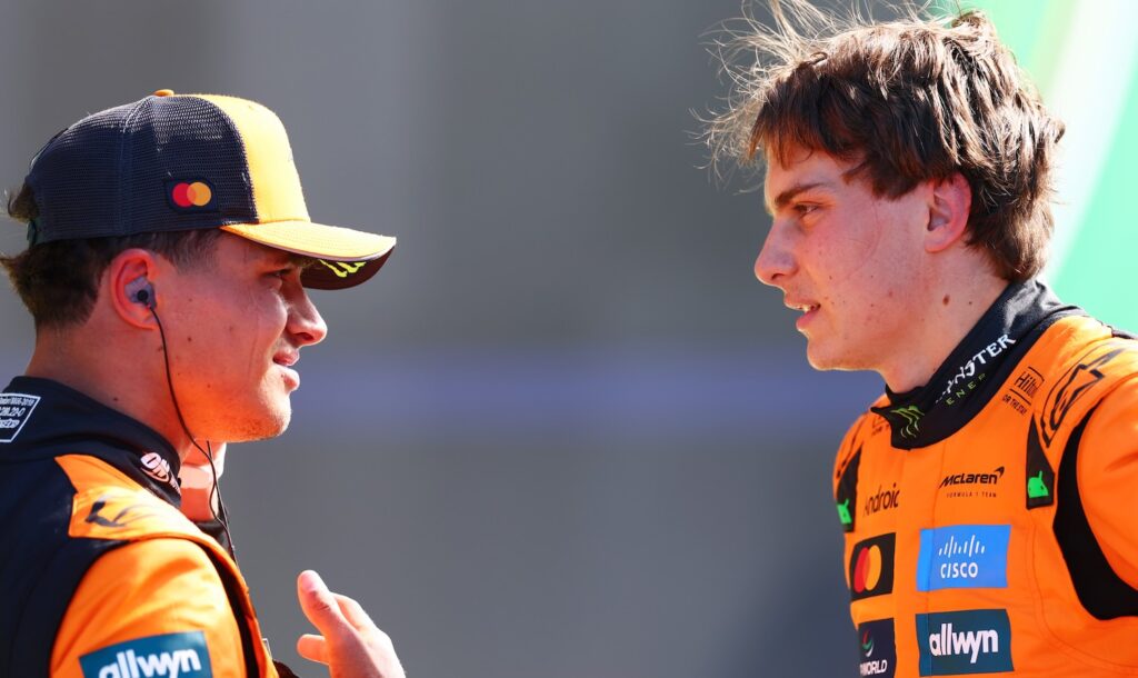 Piastri gevraagd of hij Norris in Abu Dhabi voorbij laat gaan: zijn reactie is zo ongemakkelijk