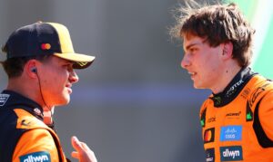 Piastri gevraagd of hij Norris in Abu Dhabi voorbij laat gaan: zijn reactie is zo ongemakkelijk