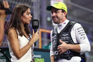 Fernando Alonso laat zijn nieuwe vriendin voor het eerst aan de wereld zien