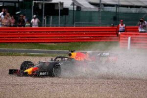 Mercedes heeft spijt na enorme crash van Max Verstappen