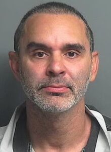 F1-coureur deelt karatetrap uit en wordt opgepakt: de beelden