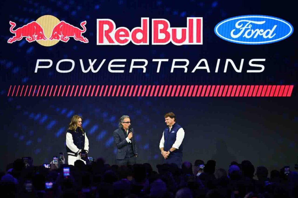 Red Bull reageert op ‘illegale’ motor in nieuwe F1-bolide (de RB22)