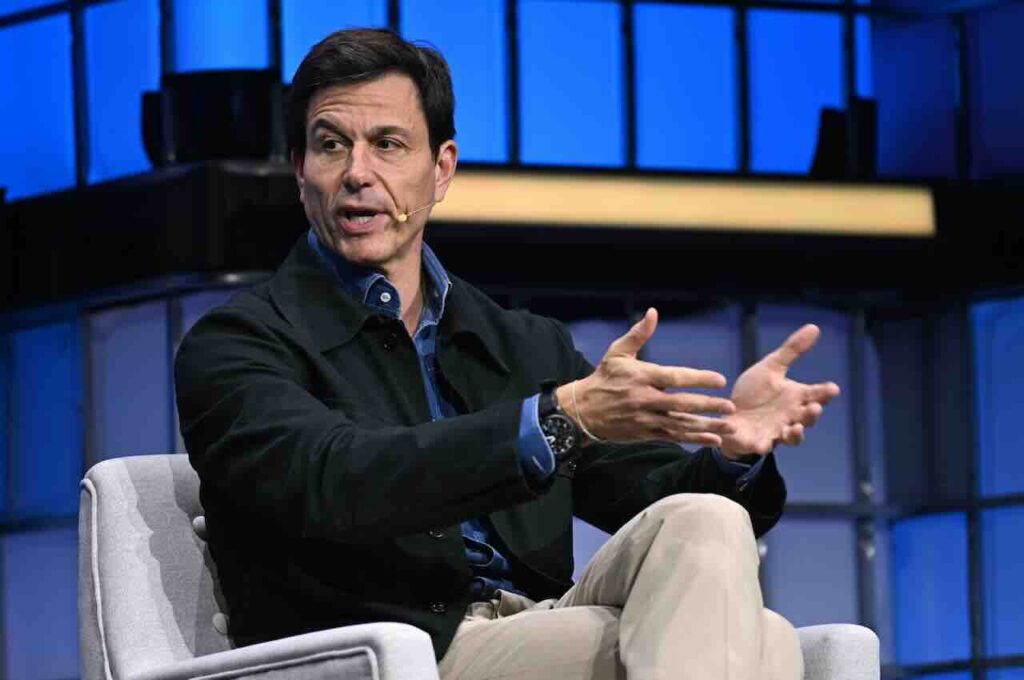 Toto Wolff neemt afscheid van oude look