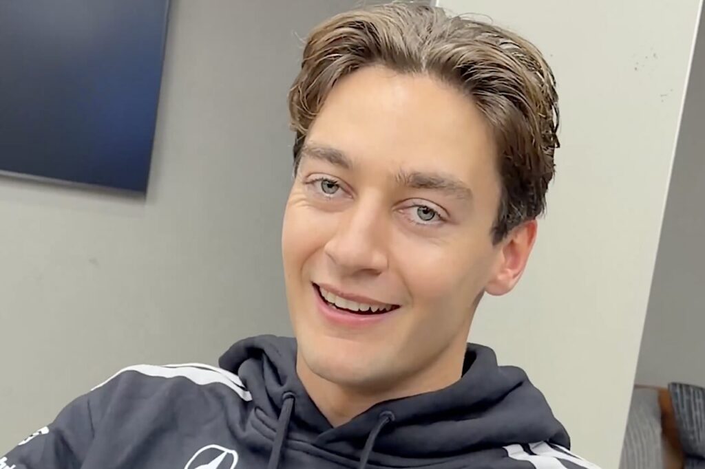 George Russell gewond na incident in  Mercedes-garage