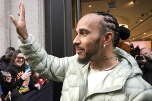 Bizar gerucht over Lewis Hamilton duikt op: ‘Met privéjet van 100 miljoen’