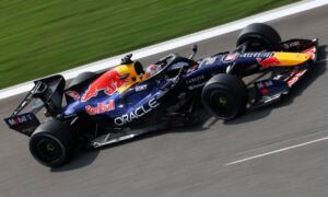 Max Verstappen radiobericht na raketaanval nabij F1-circuit