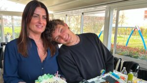 Moeder van Antonelli onthult een bijzonder moment: ‘plotseling huilde de hele familie’