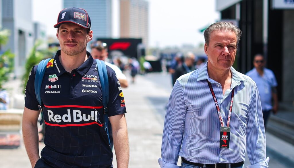 Manager Verstappen wil niets weten van familieverhalen: ‘Max heeft twee tienden gewonnen’
