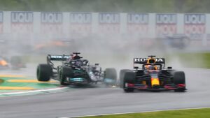 Lewis Hamilton woedend na crash met Max Verstappen: ‘Zo agressief als de hel’