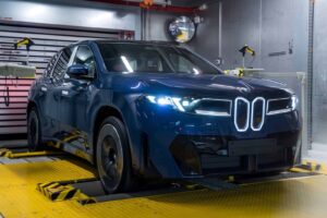 Gevaar voor elektrische schokken in nieuwe BMW: terugroepactie en leveringsstop
