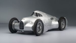 Audi heeft een nieuwe supercar met V16-motor gebouw