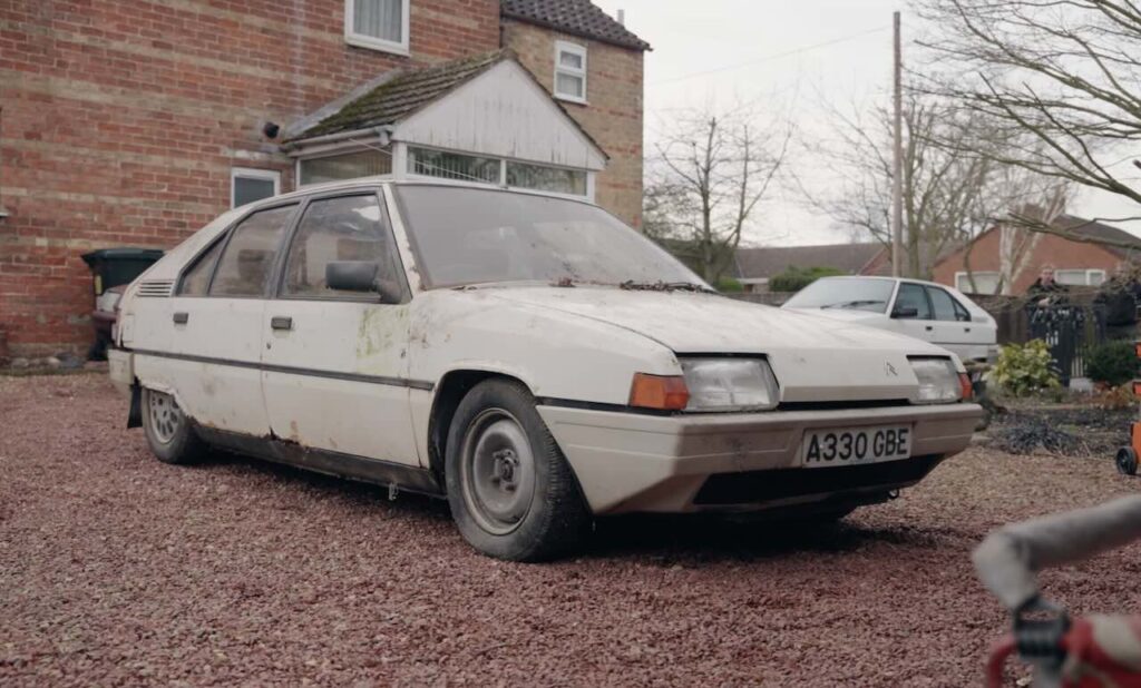 Gloednieuwe Citroën stond 38 jaar verborgen in een schuur en wordt nu onthuld