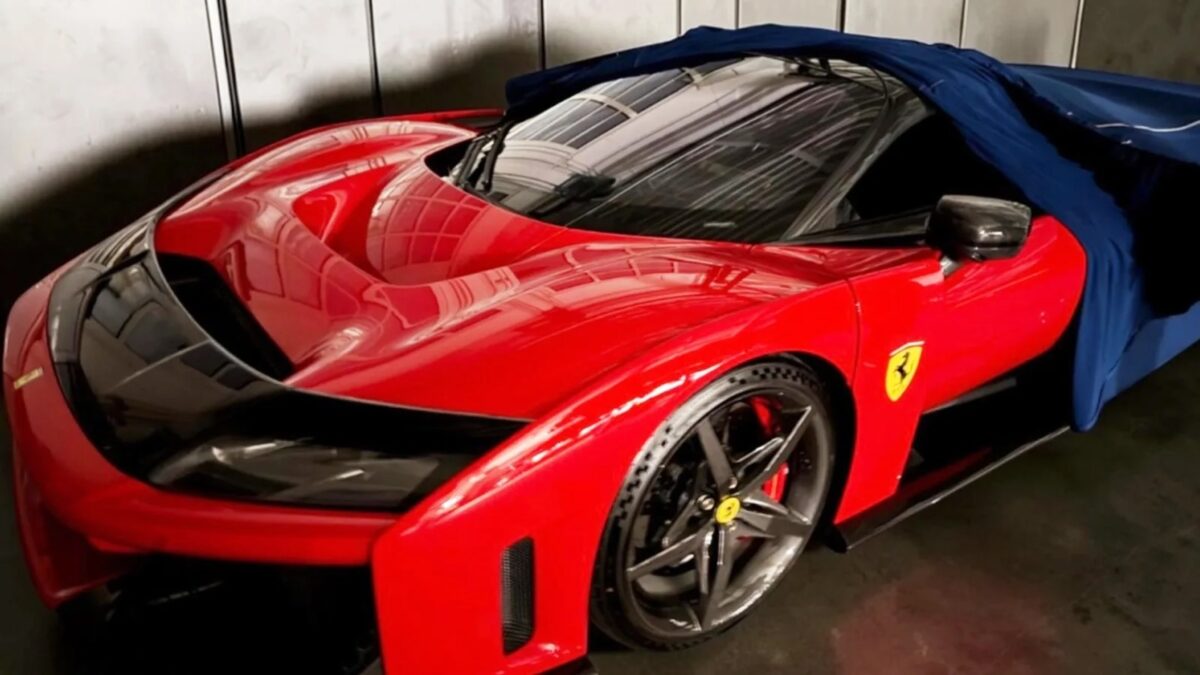 Ferrari F80 / Autohaus Schwabenhof